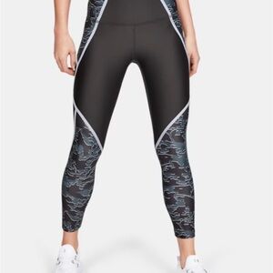 Under Armour - Women's HeatGear®
Armour Edgelit Print Ankle Crop